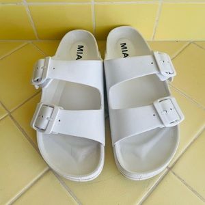 Mia slides